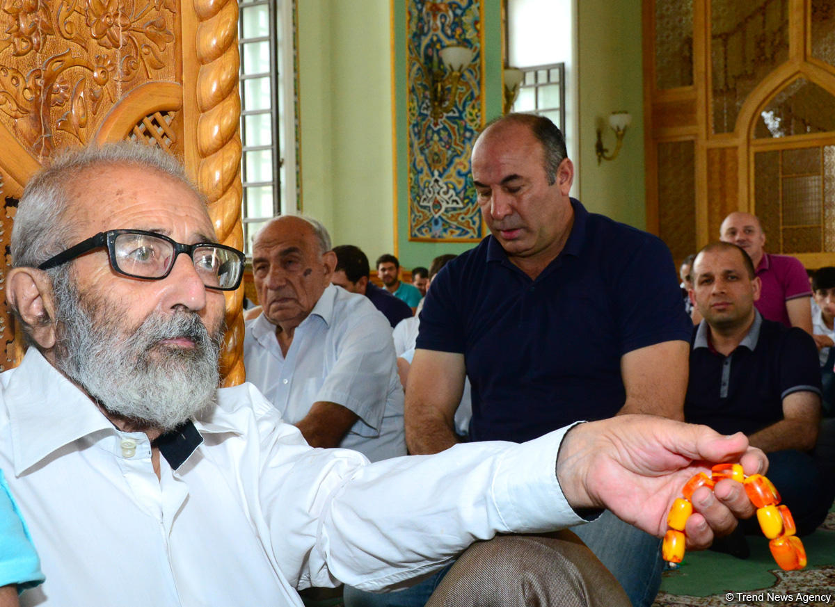 Azərbaycan məscidlərində bayram namazı qılınıb (FOTO)