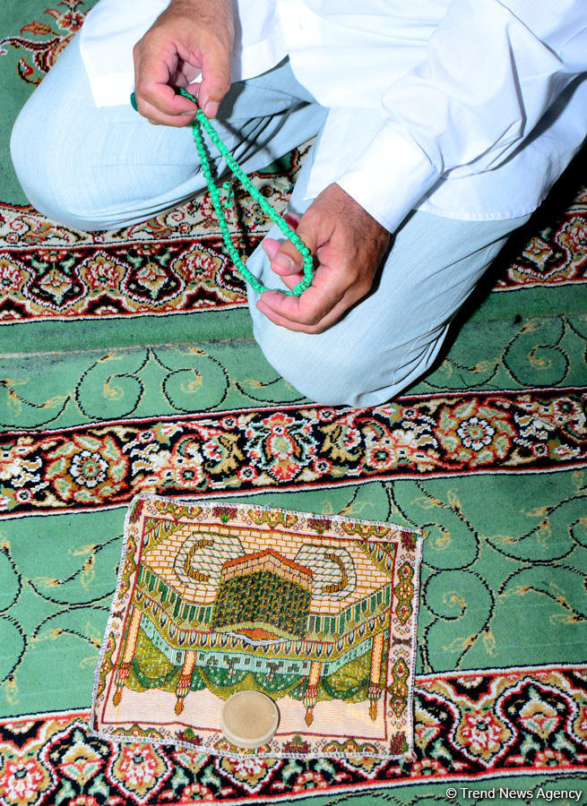 Azərbaycan məscidlərində bayram namazı qılınıb (FOTO)