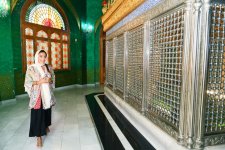 Bibiheybət ziyarətgahında Azərbaycanın Birinci vitse-prezidentinə Qurani-Kərim hədiyyə olunub (FOTO)