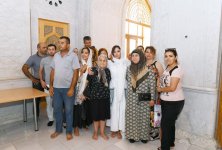 Bibiheybət ziyarətgahında Azərbaycanın Birinci vitse-prezidentinə Qurani-Kərim hədiyyə olunub (FOTO)