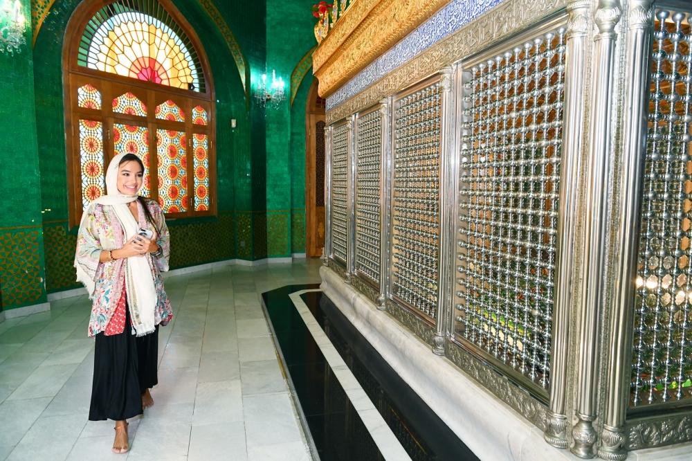 Bibiheybət ziyarətgahında Azərbaycanın Birinci vitse-prezidentinə Qurani-Kərim hədiyyə olunub (FOTO)