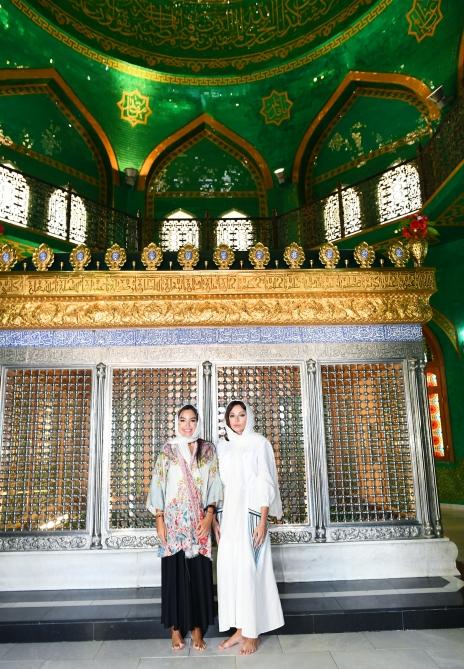 Bibiheybət ziyarətgahında Azərbaycanın Birinci vitse-prezidentinə Qurani-Kərim hədiyyə olunub (FOTO)
