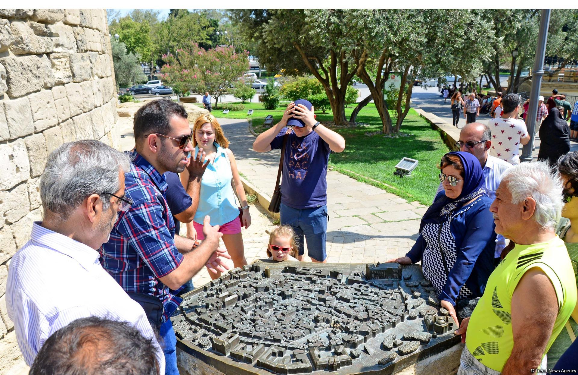 Bakının sirli qalası (FOTOREPORTAJ)