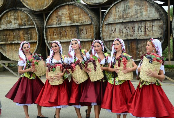 Şamaxı çariçası, hava şarı, əfsanəvi şou - I Azərbaycan Üzüm və Şərab Festivalı (VİDEO/FOTO)