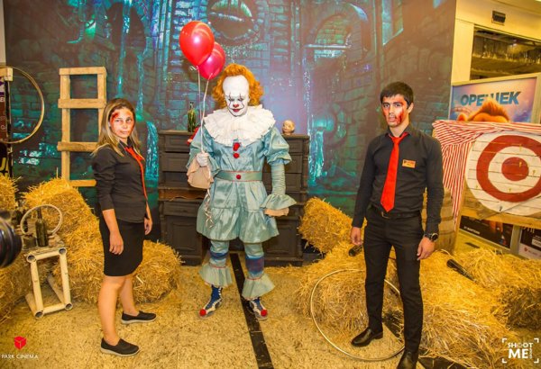 “Park Cinema”da “O2”-nin qorxulu nümayişi: kloun qonaqları necə “öldürdü” (VİDEO/FOTO)