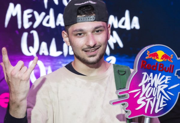 Red Bull Dance Your Style yarışmasının qalibi ilə mühasibə (FOTO)