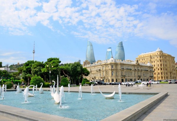 Bakının "almaz boyunbağı" (FOTOREPORTAJ)
