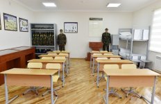Prezident İlham Əliyev Suraxanı rayonundakı 101 nömrəli məktəbin əsaslı təmir və yenidənqurmadan sonrakı vəziyyəti ilə tanış olub (YENİLƏNİB) (FOTO)