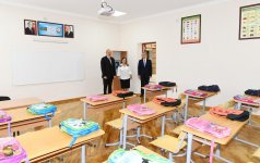 Prezident İlham Əliyev Suraxanı rayonundakı 101 nömrəli məktəbin əsaslı təmir və yenidənqurmadan sonrakı vəziyyəti ilə tanış olub (YENİLƏNİB) (FOTO)