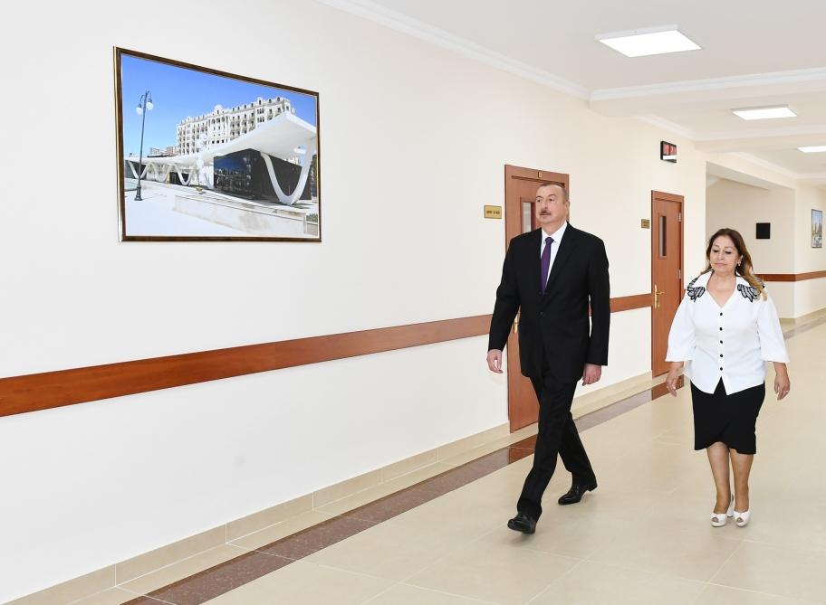 Prezident İlham Əliyev Suraxanı rayonundakı 101 nömrəli məktəbin əsaslı təmir və yenidənqurmadan sonrakı vəziyyəti ilə tanış olub (YENİLƏNİB) (FOTO)