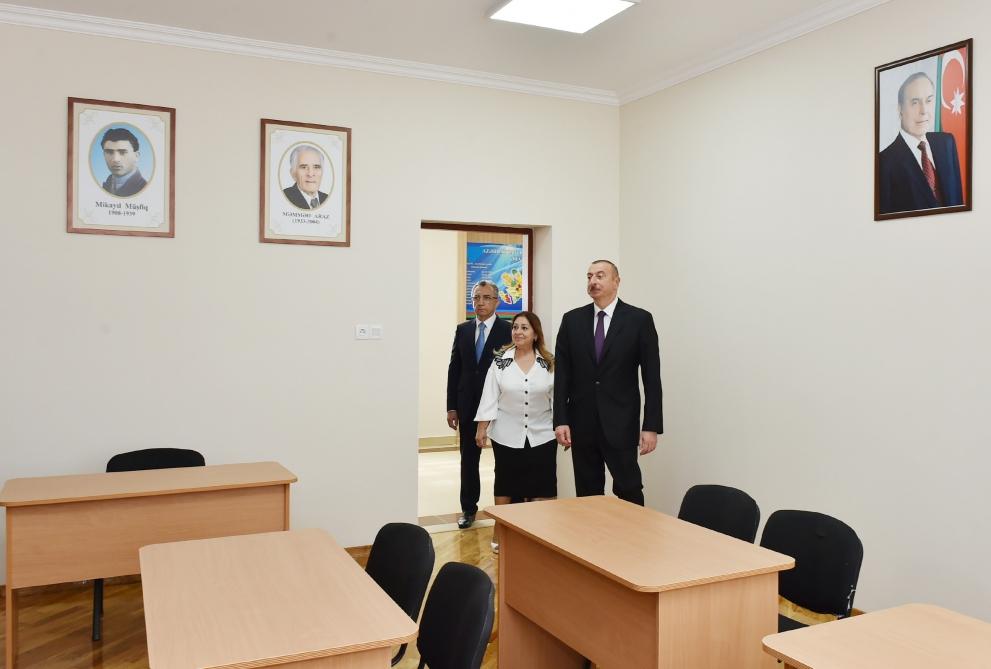 Prezident İlham Əliyev Suraxanı rayonundakı 101 nömrəli məktəbin əsaslı təmir və yenidənqurmadan sonrakı vəziyyəti ilə tanış olub (YENİLƏNİB) (FOTO)