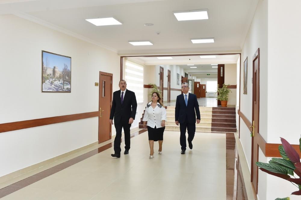 Prezident İlham Əliyev Suraxanı rayonundakı 101 nömrəli məktəbin əsaslı təmir və yenidənqurmadan sonrakı vəziyyəti ilə tanış olub (YENİLƏNİB) (FOTO)