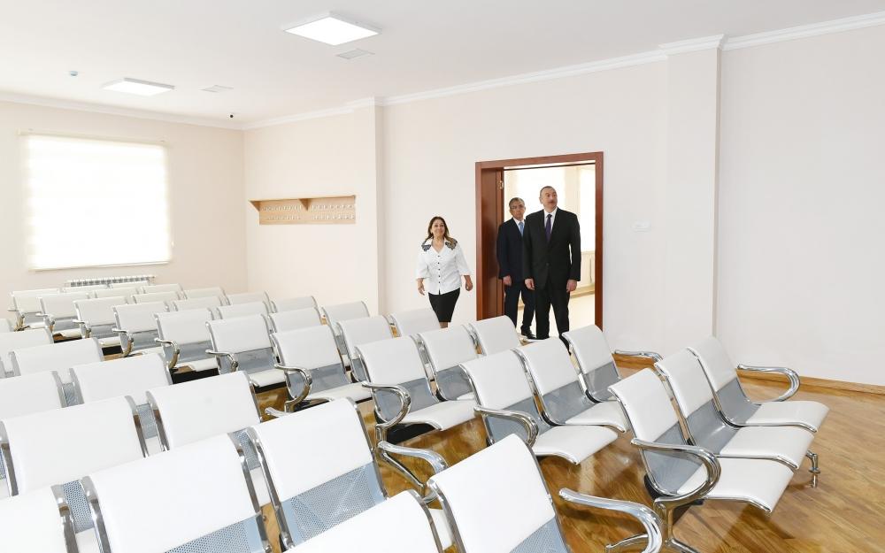 Prezident İlham Əliyev Suraxanı rayonundakı 101 nömrəli məktəbin əsaslı təmir və yenidənqurmadan sonrakı vəziyyəti ilə tanış olub (YENİLƏNİB) (FOTO)