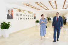 Birinci vitse-prezident Mehriban Əliyeva Kürdəxanıda 113 nömrəli məktəbdə yenidənqurmadan sonra yaradılan şəraitlə tanış olub (FOTO) (YENİLƏNİB)