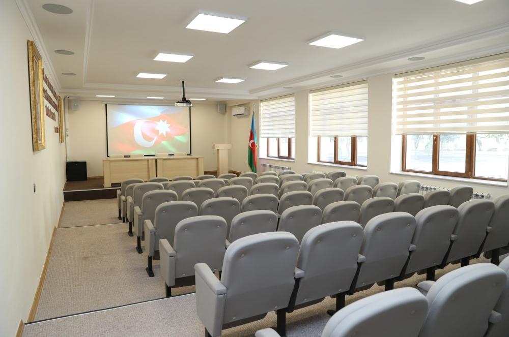 Birinci vitse-prezident Mehriban Əliyeva Kürdəxanıda 113 nömrəli məktəbdə yenidənqurmadan sonra yaradılan şəraitlə tanış olub (FOTO) (YENİLƏNİB)