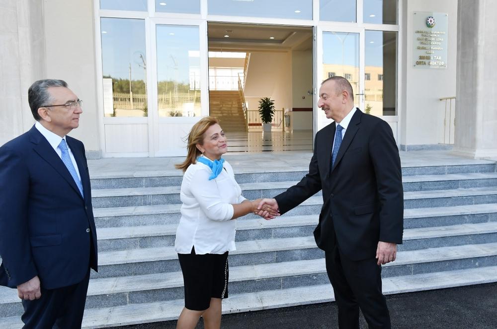 Prezident İlham Əliyev Suraxanı rayonunda əsaslı şəkildə yenidən qurulan 208 nömrəli məktəbdə yaradılan şəraitlə tanış olub (FOTO) (YENİLƏNİB)