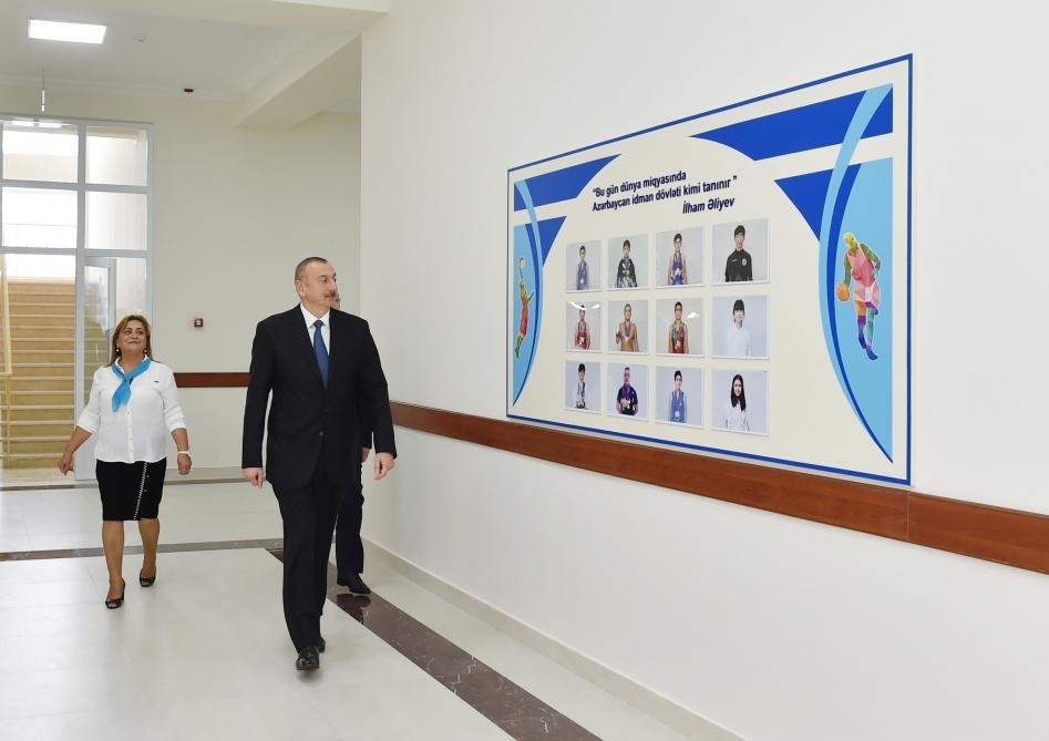 Prezident İlham Əliyev Suraxanı rayonunda əsaslı şəkildə yenidən qurulan 208 nömrəli məktəbdə yaradılan şəraitlə tanış olub (FOTO) (YENİLƏNİB)