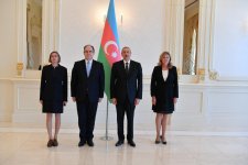 Prezident İlham Əliyev Latviya və Böyük Britaniyanın Azərbaycanda yeni təyin olunmuş səfirlərinin etimadnamələrini qəbul edib (FOTO) (YENİLƏNİB-3)