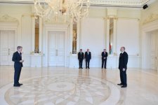 Prezident İlham Əliyev Latviya və Böyük Britaniyanın Azərbaycanda yeni təyin olunmuş səfirlərinin etimadnamələrini qəbul edib (FOTO) (YENİLƏNİB-3)
