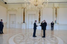 Prezident İlham Əliyev Latviya və Böyük Britaniyanın Azərbaycanda yeni təyin olunmuş səfirlərinin etimadnamələrini qəbul edib (FOTO) (YENİLƏNİB-3)