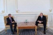 Prezident İlham Əliyev Latviya və Böyük Britaniyanın Azərbaycanda yeni təyin olunmuş səfirlərinin etimadnamələrini qəbul edib (FOTO) (YENİLƏNİB-3)