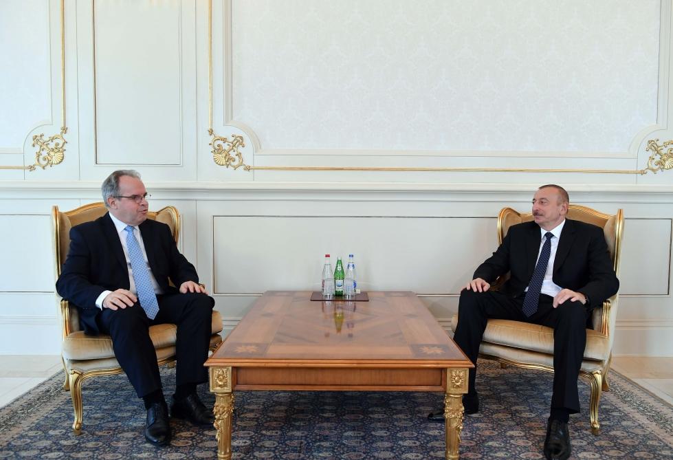 Prezident İlham Əliyev Latviya və Böyük Britaniyanın Azərbaycanda yeni təyin olunmuş səfirlərinin etimadnamələrini qəbul edib (FOTO) (YENİLƏNİB-3)