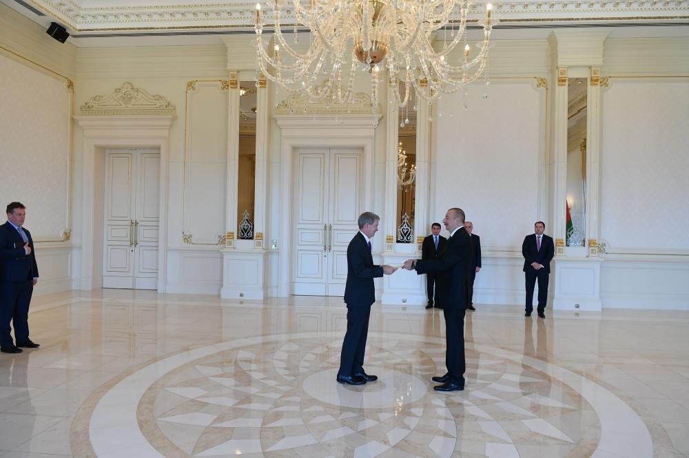 Prezident İlham Əliyev Latviya və Böyük Britaniyanın Azərbaycanda yeni təyin olunmuş səfirlərinin etimadnamələrini qəbul edib (FOTO) (YENİLƏNİB-3)
