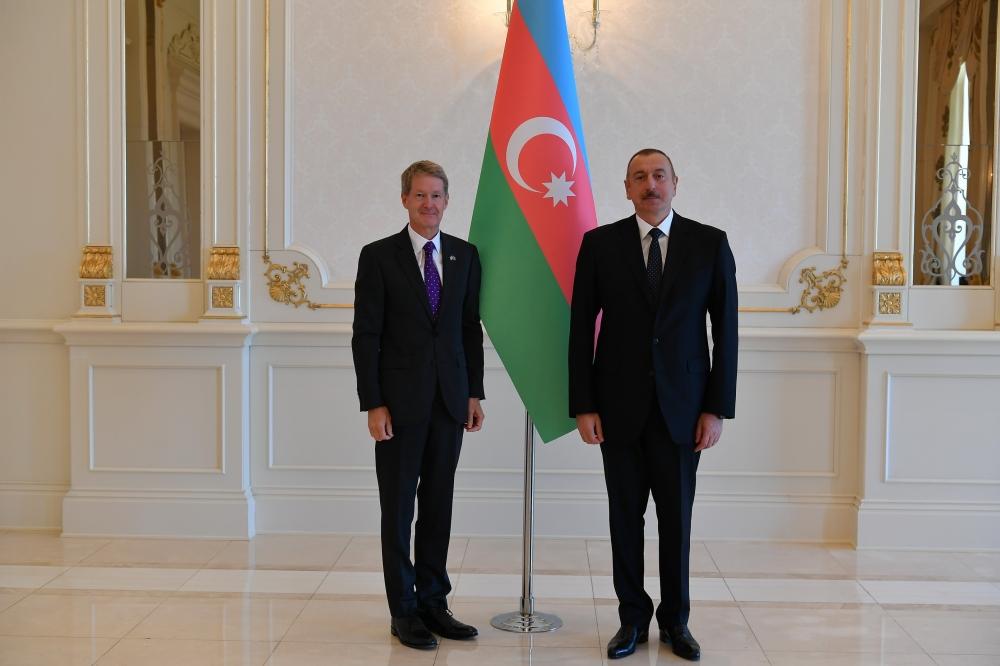 Prezident İlham Əliyev Latviya və Böyük Britaniyanın Azərbaycanda yeni təyin olunmuş səfirlərinin etimadnamələrini qəbul edib (FOTO) (YENİLƏNİB-3)