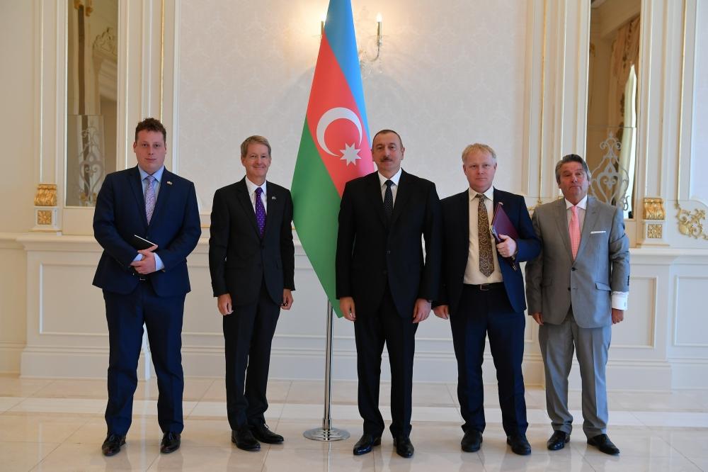 Prezident İlham Əliyev Latviya və Böyük Britaniyanın Azərbaycanda yeni təyin olunmuş səfirlərinin etimadnamələrini qəbul edib (FOTO) (YENİLƏNİB-3)