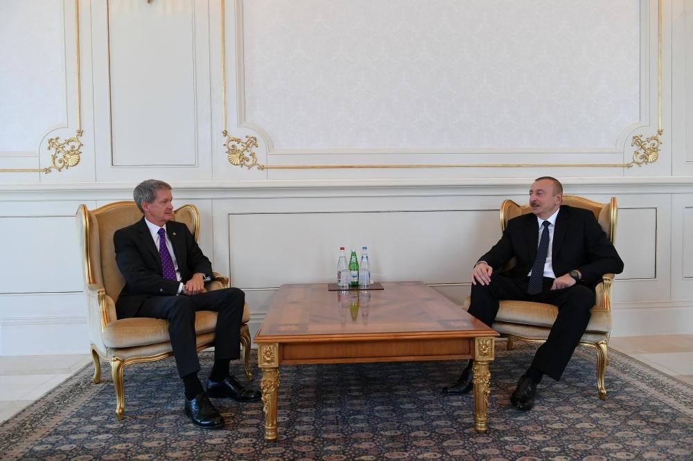 Prezident İlham Əliyev Latviya və Böyük Britaniyanın Azərbaycanda yeni təyin olunmuş səfirlərinin etimadnamələrini qəbul edib (FOTO) (YENİLƏNİB-3)