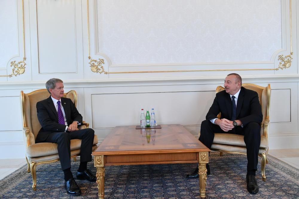 Prezident İlham Əliyev Latviya və Böyük Britaniyanın Azərbaycanda yeni təyin olunmuş səfirlərinin etimadnamələrini qəbul edib (FOTO) (YENİLƏNİB-3)