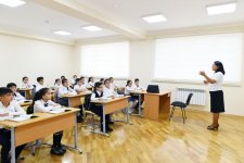 Prezident İlham Əliyev və birinci xanım Mehriban Əliyeva Binəqədi rayonundakı 300 nömrəli məktəbin yeni tədris kompleksinin açılışında iştirak ediblər (YENİLƏNİB)