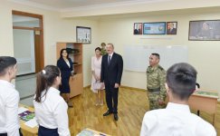 Prezident İlham Əliyev və birinci xanım Mehriban Əliyeva Binəqədi rayonundakı 300 nömrəli məktəbin yeni tədris kompleksinin açılışında iştirak ediblər (YENİLƏNİB)