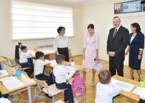 Prezident İlham Əliyev və birinci xanım Mehriban Əliyeva Binəqədi rayonundakı 300 nömrəli məktəbin yeni tədris kompleksinin açılışında iştirak ediblər (YENİLƏNİB)