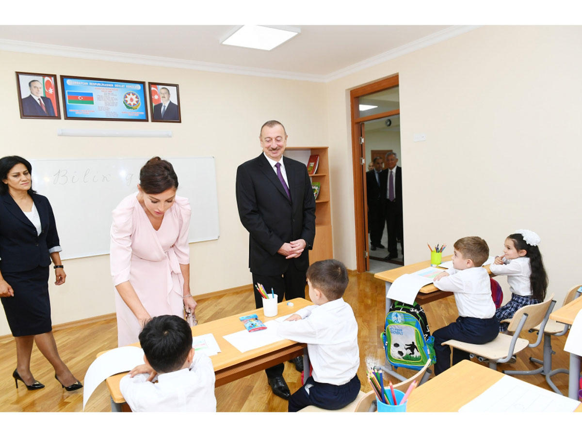 Prezident İlham Əliyev və birinci xanım Mehriban Əliyeva Binəqədi rayonundakı 300 nömrəli məktəbin yeni tədris kompleksinin açılışında iştirak ediblər (YENİLƏNİB)