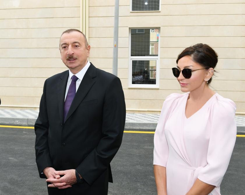 Prezident İlham Əliyev və birinci xanım Mehriban Əliyeva Binəqədi rayonundakı 300 nömrəli məktəbin yeni tədris kompleksinin açılışında iştirak ediblər (YENİLƏNİB)