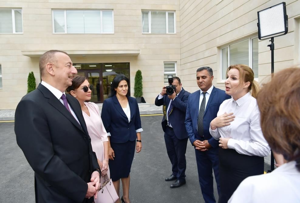 Prezident İlham Əliyev və birinci xanım Mehriban Əliyeva Binəqədi rayonundakı 300 nömrəli məktəbin yeni tədris kompleksinin açılışında iştirak ediblər (YENİLƏNİB)