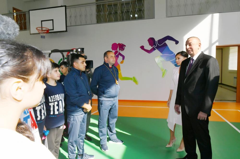 Prezident İlham Əliyev və birinci xanım Mehriban Əliyeva Binəqədi rayonundakı 300 nömrəli məktəbin yeni tədris kompleksinin açılışında iştirak ediblər (YENİLƏNİB)