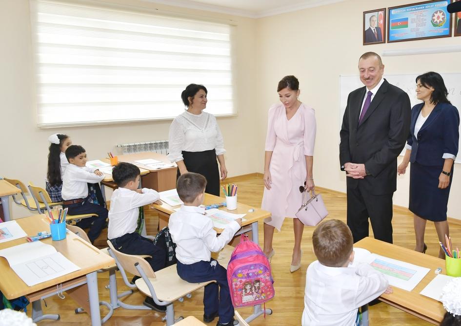 Prezident İlham Əliyev və birinci xanım Mehriban Əliyeva Binəqədi rayonundakı 300 nömrəli məktəbin yeni tədris kompleksinin açılışında iştirak ediblər (YENİLƏNİB)
