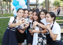 Heydər Əliyev Fondunun vitse-prezidenti Leyla Əliyeva "Bizim həyət" layihəsi çərçivəsində abadlaşdırılan növbəti həyətin açılışında iştirak edib  (FOTO)