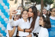 Heydər Əliyev Fondunun vitse-prezidenti Leyla Əliyeva "Bizim həyət" layihəsi çərçivəsində abadlaşdırılan növbəti həyətin açılışında iştirak edib  (FOTO)