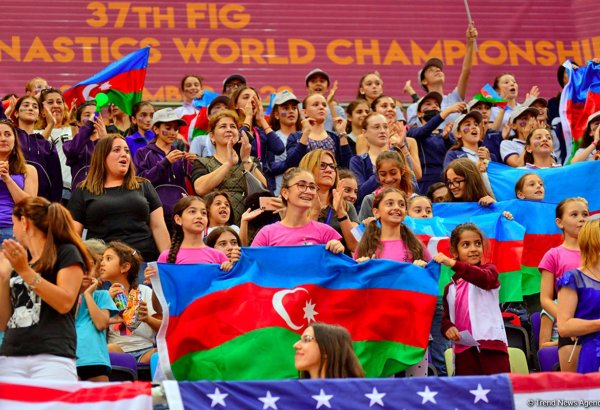 Bakıda dünya çempionatının tamaşaçıları idmançıların incə hərəkətlərindən heyranlıq duyur (FOTO)