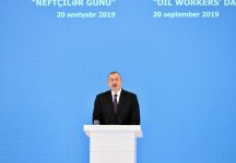 Prezident İlham Əliyev “Əsrin müqaviləsi”nin 25 illiyi və Neftçilər Günü münasibətilə keçirilən mərasimdə iştirak edib (YENİLƏNİB-6) (FOTO)