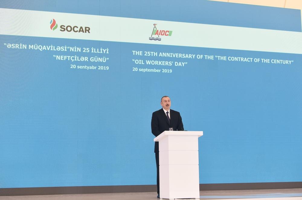 Prezident İlham Əliyev “Əsrin müqaviləsi”nin 25 illiyi və Neftçilər Günü münasibətilə keçirilən mərasimdə iştirak edib (YENİLƏNİB-6) (FOTO)