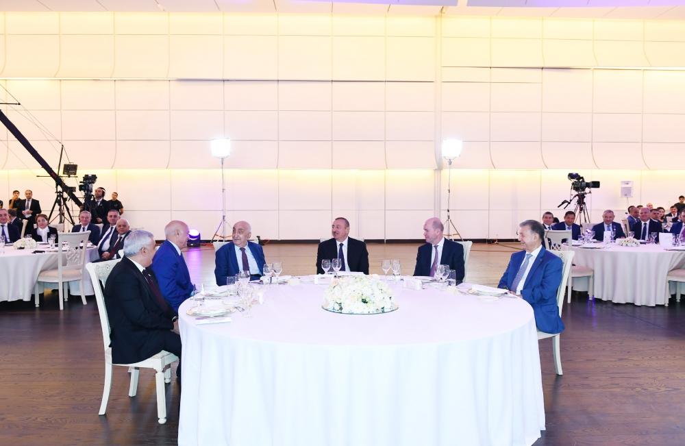 Prezident İlham Əliyev “Əsrin müqaviləsi”nin 25 illiyi və Neftçilər Günü münasibətilə keçirilən mərasimdə iştirak edib (YENİLƏNİB-6) (FOTO)