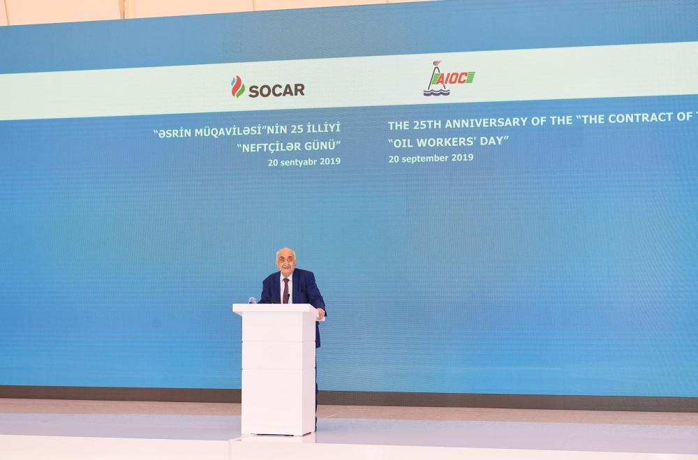Prezident İlham Əliyev “Əsrin müqaviləsi”nin 25 illiyi və Neftçilər Günü münasibətilə keçirilən mərasimdə iştirak edib (YENİLƏNİB-6) (FOTO)