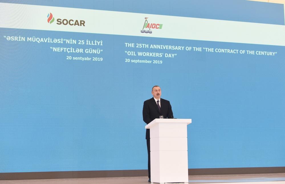Prezident İlham Əliyev “Əsrin müqaviləsi”nin 25 illiyi və Neftçilər Günü münasibətilə keçirilən mərasimdə iştirak edib (YENİLƏNİB-6) (FOTO)