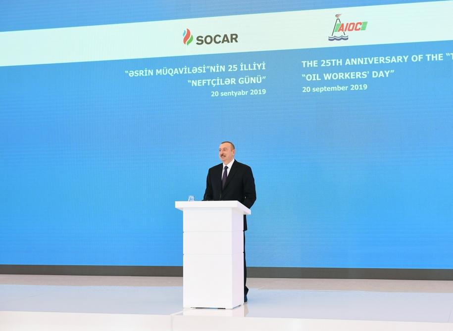 Prezident İlham Əliyev “Əsrin müqaviləsi”nin 25 illiyi və Neftçilər Günü münasibətilə keçirilən mərasimdə iştirak edib (YENİLƏNİB-6) (FOTO)