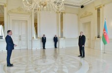 Prezident İlham Əliyev Litvanın Azərbaycanda yeni təyin olunmuş səfirinin etimadnaməsini qəbul edib (FOTO) (YENİLƏNİB)
