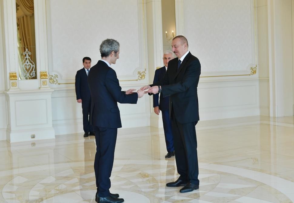 Prezident İlham Əliyev Fransanın Azərbaycanda yeni təyin olunmuş səfirinin etimadnaməsini qəbul edib (FOTO) (YENİLƏNİB)